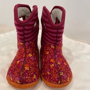 Bogs muck boots for kids in very good condition size 7